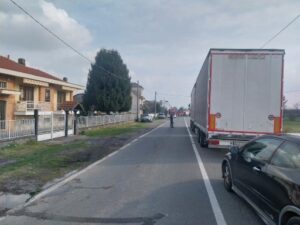 Furgone prende fuoco in via San Maurizio a Ciriè