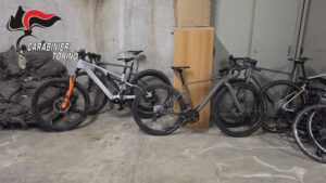 Venti biciclette del valore di 100mila euro ritrovate dai carabinieri, erano state rubate il 20 marzo scorso