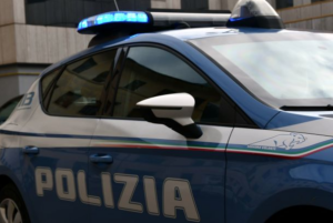 Sorpreso a svaligiare auto in bicicletta: arrestato 54enne