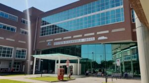 Svolta nella lotta al cancro: un mix di farmaci biologici fa regredire il tumore al polmone senza chemio