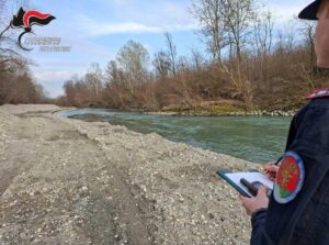 Lavori abusivi nel letto del fiume, denunciato imprenditore