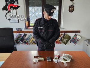 Arrestato di nuovo il “pusher dei domiciliari”: stupefacente in ogni stanza