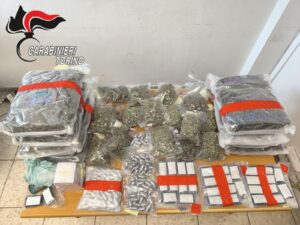 18 chili tra hashish e marijuana a casa, arrestato