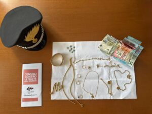 Il finto maresciallo le ruba l’oro della mamma, arrestato dai carabinieri