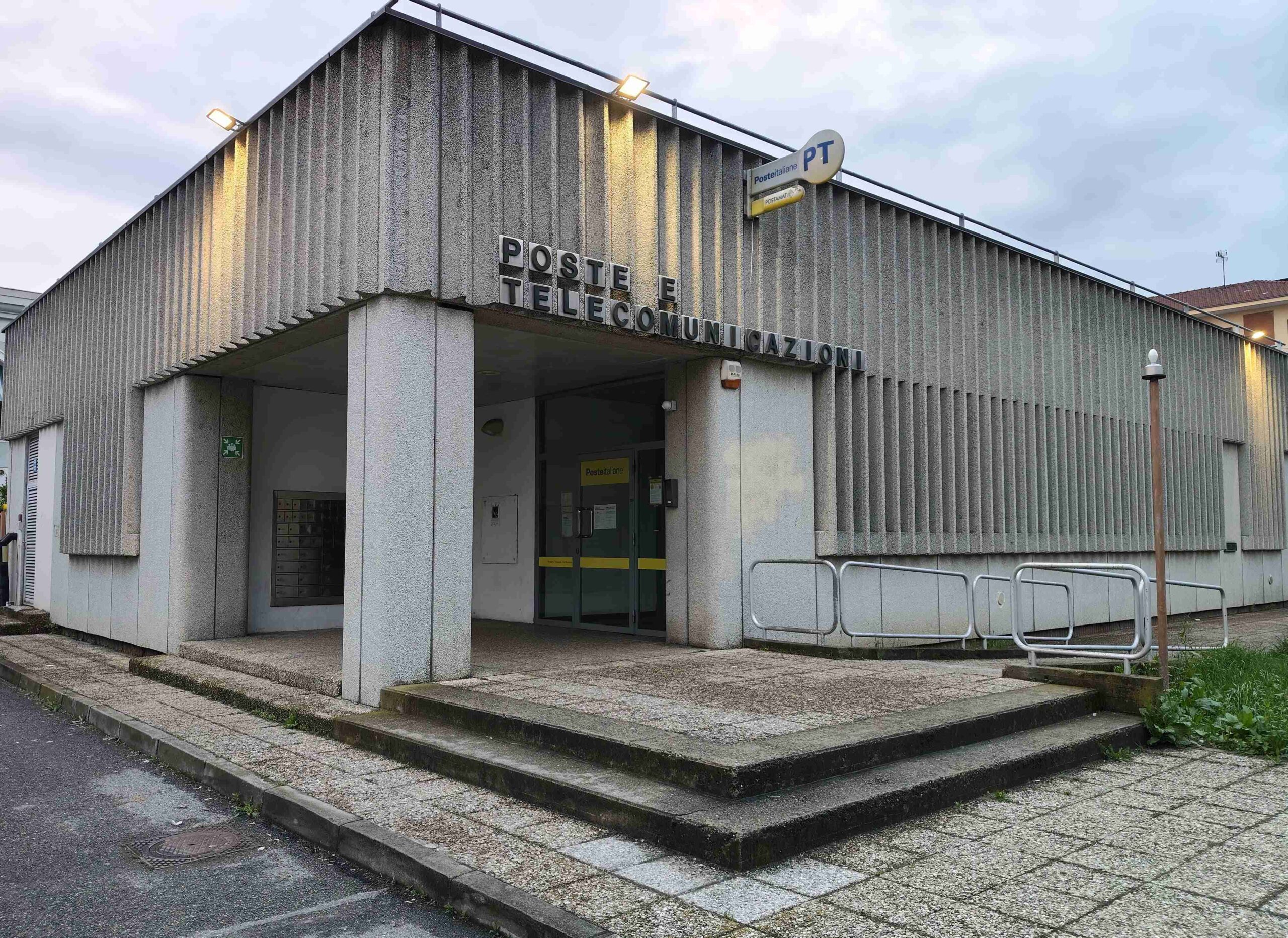 L’assessore regionale in visita alla scuola scoperchiata dalla tromba d’aria