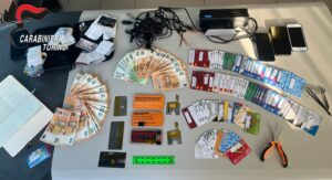 Si impossessavano del carburante con carte clonate: arrestati dai Carabinieri tra Biandrate e Leini
