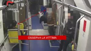 Torino, individuati i rapinatori del tram della linea 9: arrestato un 28enne