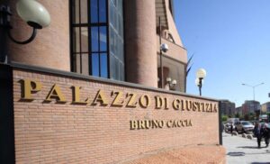 Procura di Torino al collasso: sciopero e presidio dei lavoratori al Palazzo di Giustizia