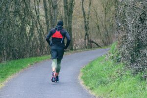 Dramma al Parco della Mandria: runner sessantenne salvato dal defibrillatore e dagli altri podisti