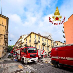 Incendio in via Maria Ausiliatrice a Torino: evacuate famiglie, vigili del fuoco sul posto