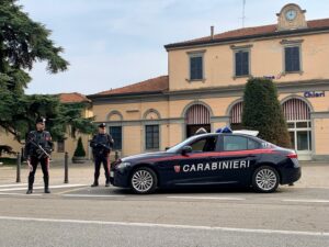Tenta di soffocare l’anziana madre dopo una lite per la bolletta, arrestato un 33enne