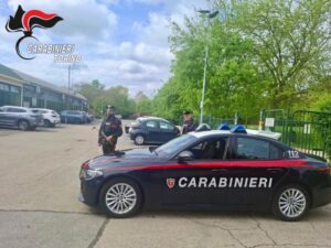 Violenza in centro a Venaria: dieci minorenni denunciati per il pestaggio in piazza Pettiti