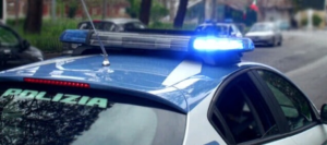 Neonato chiuso in auto sotto il sole a Nichelino: salvato dalla Polstrada