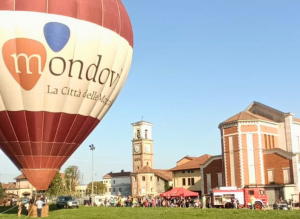 La mongolfiera della discordia: la resa dei conti (pubblici) sulla Festa di Primavera