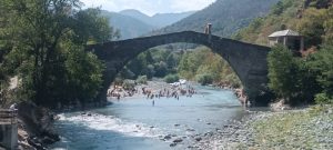 Scivola tra le rocce e finisce nella Stura al “Ponte del Diavolo”: paura per un 15enne, mobilitati i soccorsi