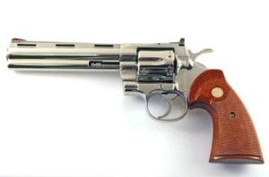 Rubata a Lanzo dieci anni fa, la pistola 357 Magnum rispunta tra la droga: ora è al vaglio del RIS