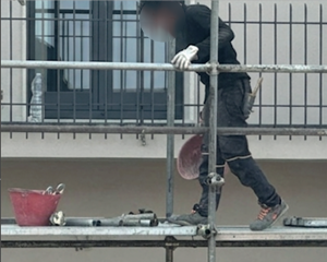 Sulle impalcature senza casco e sotto l’afa: a Ciriè la sicurezza finisce nel mirino dei cittadini, il dossier
