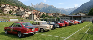 Le auto d’epoca conquistano Ceres: un raduno tra passione motoristica, cultura e volano economico per le Valli