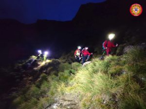 Diciotto ore nel vuoto e nebbia fitta sulla Levanna Orientale: salvati tre alpinisti torinesi, ferita trasportata a Ciriè