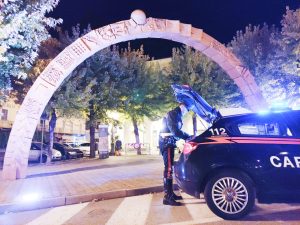 Ruba le chiavi in casa ma non riesce ad avviare l’auto: 29enne inseguito dalla vittima e arrestato dai Carabinieri